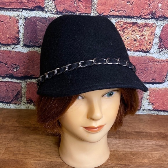 Rw&co Black Wool Cloche Hat with Black & Silver Chain Belt One Size - Picture 2 of 11